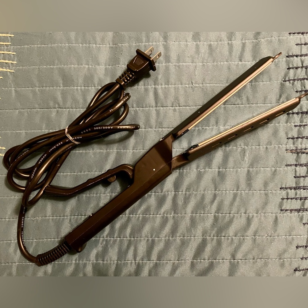 NEW Hair straightener